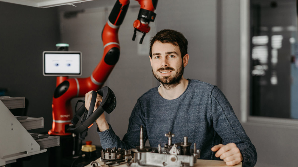 Der Maschinenbauer Erik Harnau leitet die Gründerwerkstatt „AWI-Lab“ an der Uni Magdeburg, in der arbeitswissenschaftliche Projekte und Prozesse ausgetüftelt werden können.