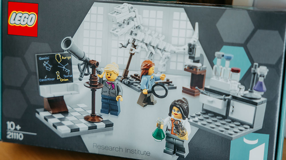 Eine Legoverpackungen mit weiblichen Legofiguren als Wissenschaftlerinnen (c) Jana Dünnhaupt Uni Magdeburg